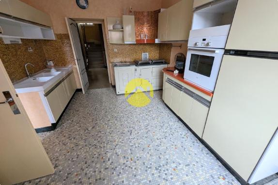 Maison 260m².7ch.Sous-sol.sur2400m²