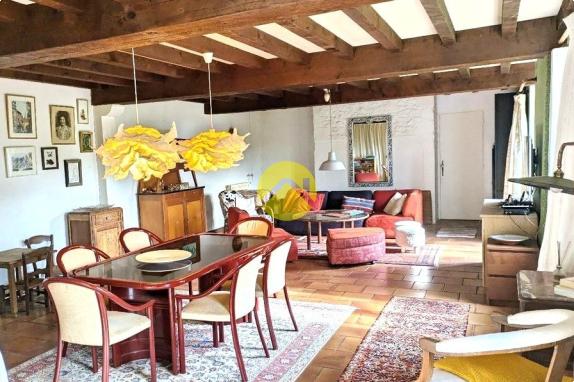 BELLE LONGERE BEAUCOUP DE CACHET