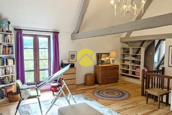 BELLE LONGERE BEAUCOUP DE CACHET