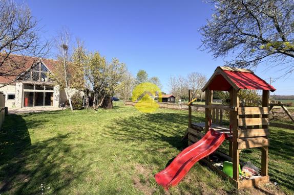 Maison rénovée avec piscine