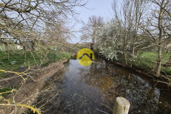  MAISON 200M² AVEC GRAND TERRAIN 