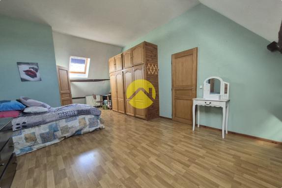  MAISON 200M² AVEC GRAND TERRAIN 