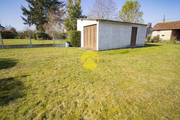 PAVILLON AVEC GRAND TERRAIN