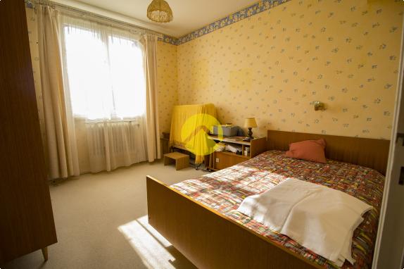 PAVILLON AVEC GRAND TERRAIN