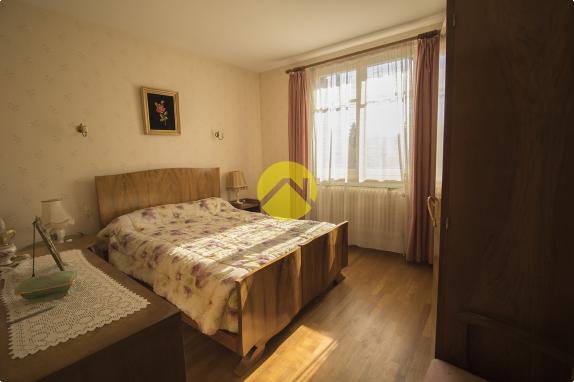 PAVILLON AVEC GRAND TERRAIN