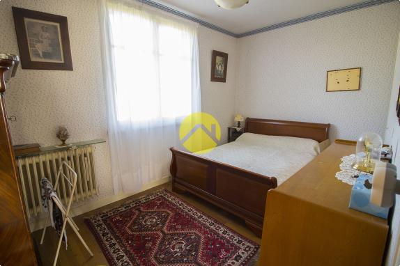 PAVILLON AVEC GRAND TERRAIN