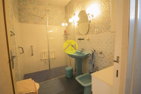 PAVILLON AVEC GRAND TERRAIN