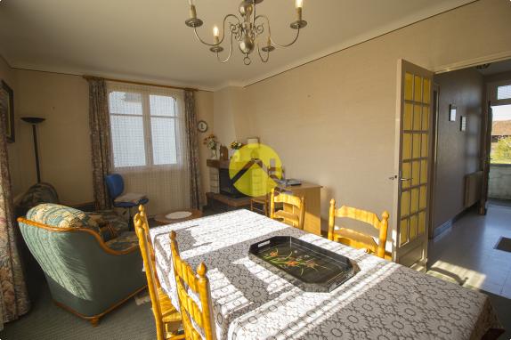 PAVILLON AVEC GRAND TERRAIN