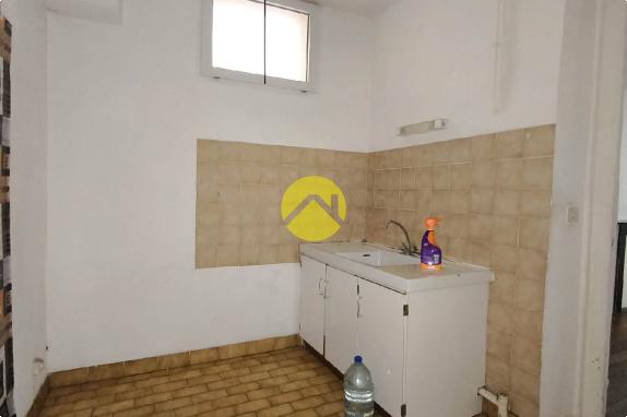 Dans joli ville bord Creuse 