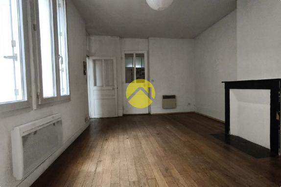 Jolie ville bordé par la Creuse