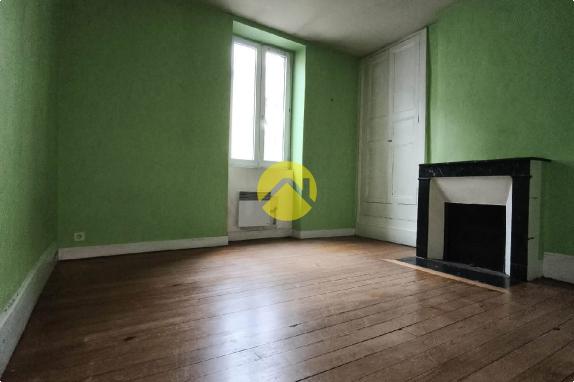 Jolie ville bordé par la Creuse