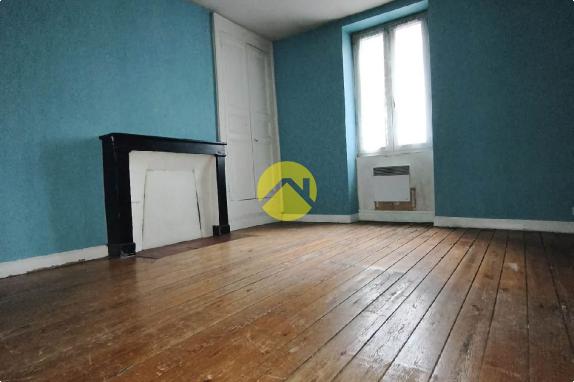 Jolie ville bordé par la Creuse