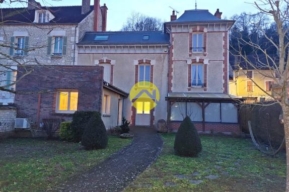 DEMEURE CENTRE VILLE AVEC TERRAIN