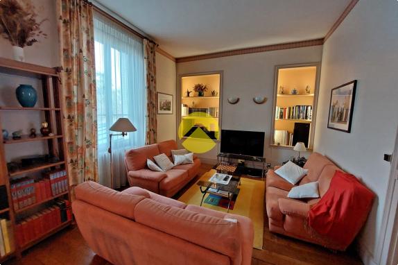 DEMEURE CENTRE VILLE AVEC TERRAIN