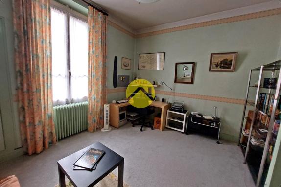 DEMEURE CENTRE VILLE AVEC TERRAIN