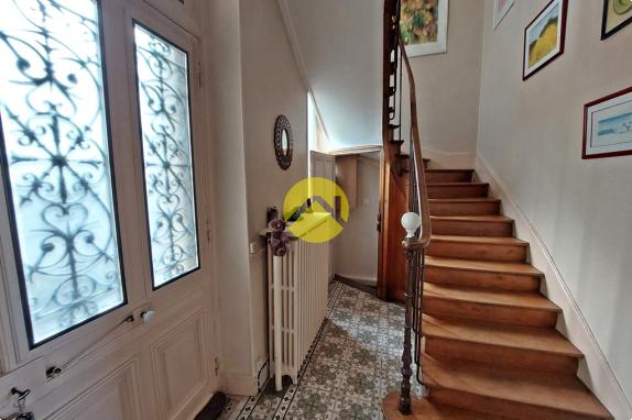 DEMEURE CENTRE VILLE AVEC TERRAIN