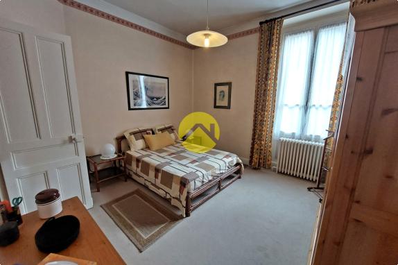 DEMEURE CENTRE VILLE AVEC TERRAIN