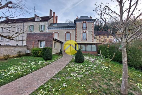 Maison / Pavillon Ravieres, 12 pièces à vendre