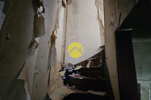 MAISON À RÉNOVER ENTIÈREMENT 