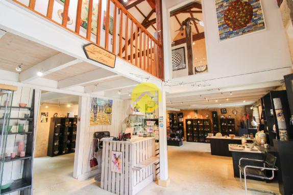 Galerie d'art avec appartement 1ch