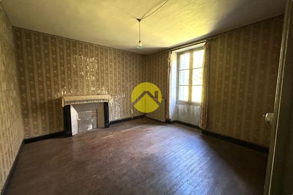 MAISON EN PIERRE A RENOVER