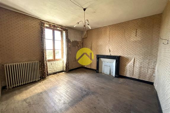 MAISON EN PIERRE A RENOVER