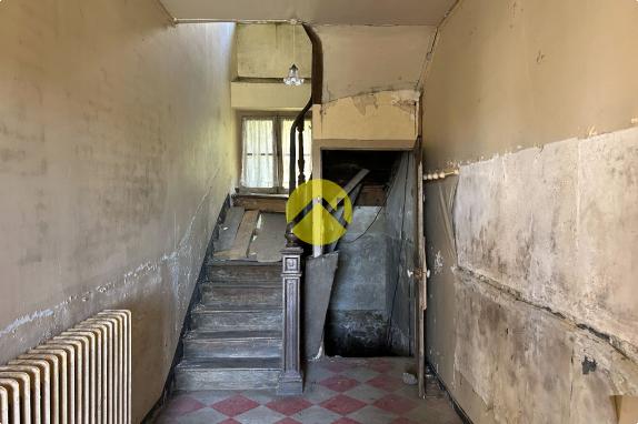 MAISON EN PIERRE A RENOVER