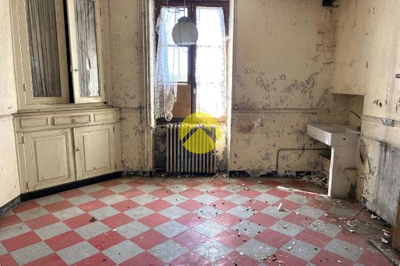 MAISON EN PIERRE A RENOVER