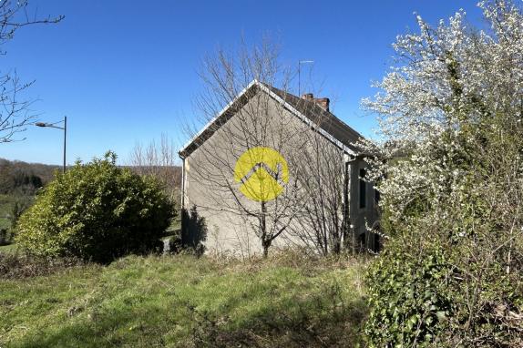MAISON EN PIERRE A RENOVER