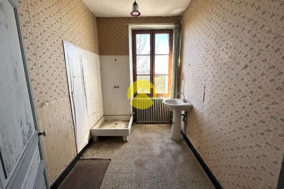 MAISON EN PIERRE A RENOVER