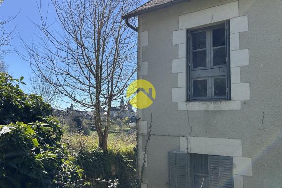 MAISON EN PIERRE A RENOVER