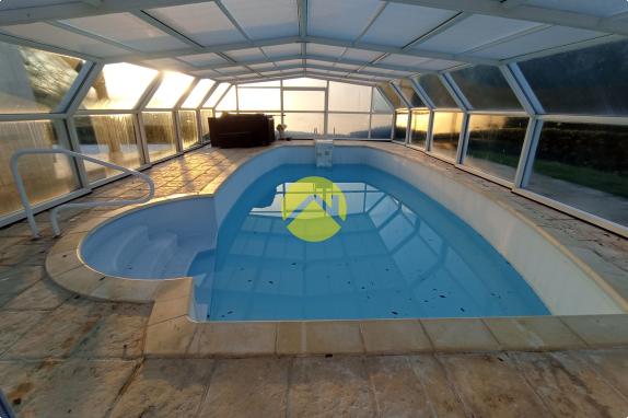 Belle maison avec un grand terrain 