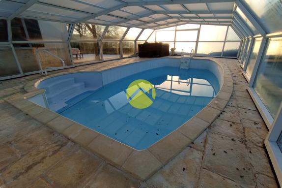 Belle maison avec un grand terrain 