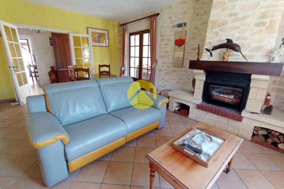 Belle maison avec un grand terrain 