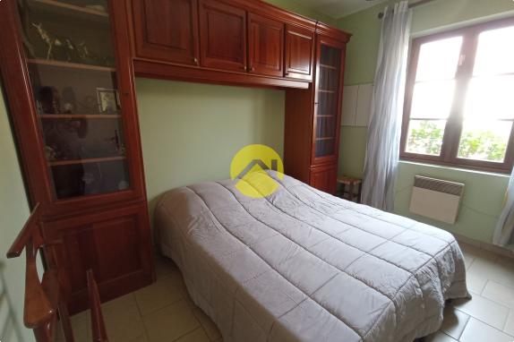 Belle maison avec un grand terrain 