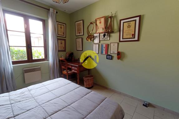 Belle maison avec un grand terrain 