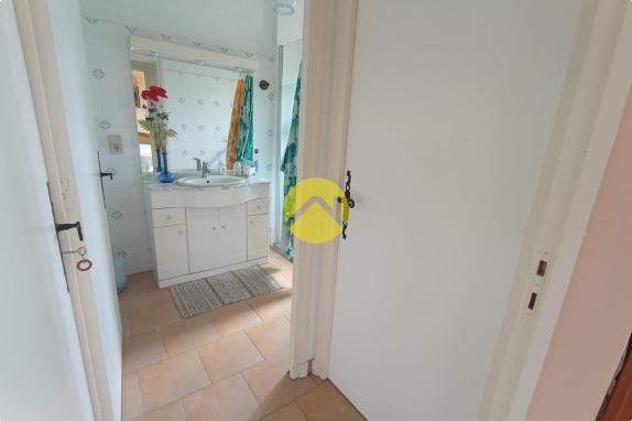 Belle maison avec un grand terrain 