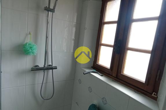 Belle maison avec un grand terrain 