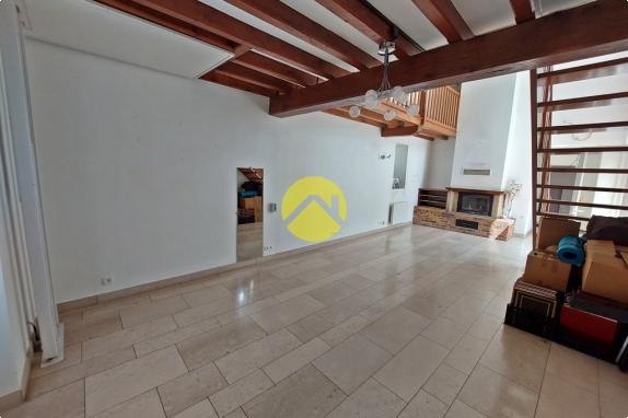 RÉNOVÉE, ÉQUIPÉE P.M.R. + Terrain