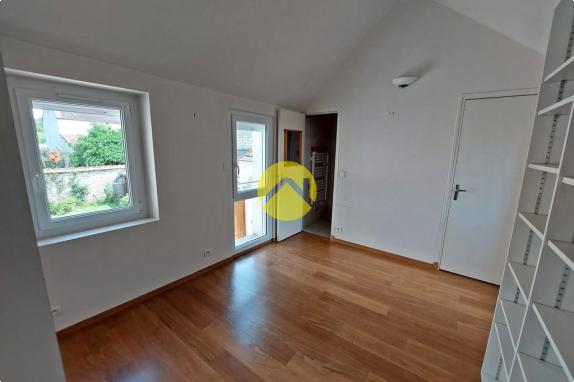 RÉNOVÉE, ÉQUIPÉE P.M.R. + Terrain