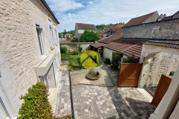 RÉNOVÉE, ÉQUIPÉE P.M.R. + Terrain