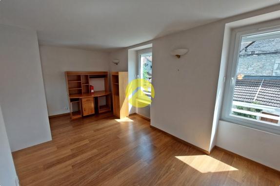 RÉNOVÉE, ÉQUIPÉE P.M.R. + Terrain