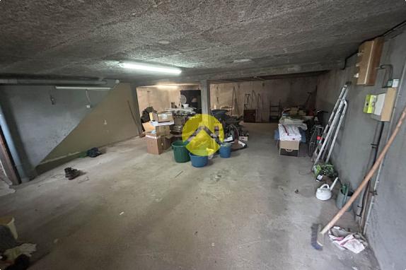 Maison élevée sur sous sol