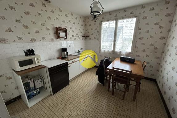 Maison élevée sur sous sol