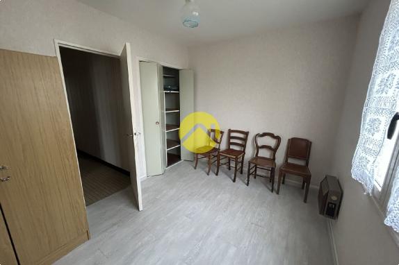 Maison élevée sur sous sol