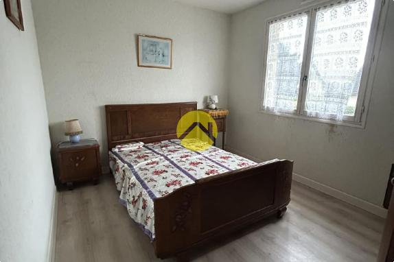 Maison élevée sur sous sol