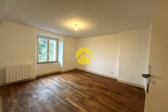 MAISON RENOVÉE AVEC GRANDE GRANGE