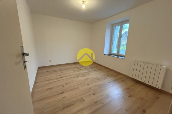 MAISON RENOVÉE AVEC GRANDE GRANGE