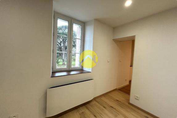 MAISON RENOVÉE AVEC GRANDE GRANGE