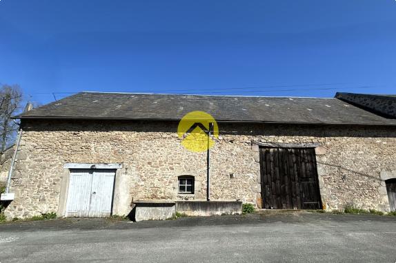 MAISON RENOVÉE AVEC GRANDE GRANGE